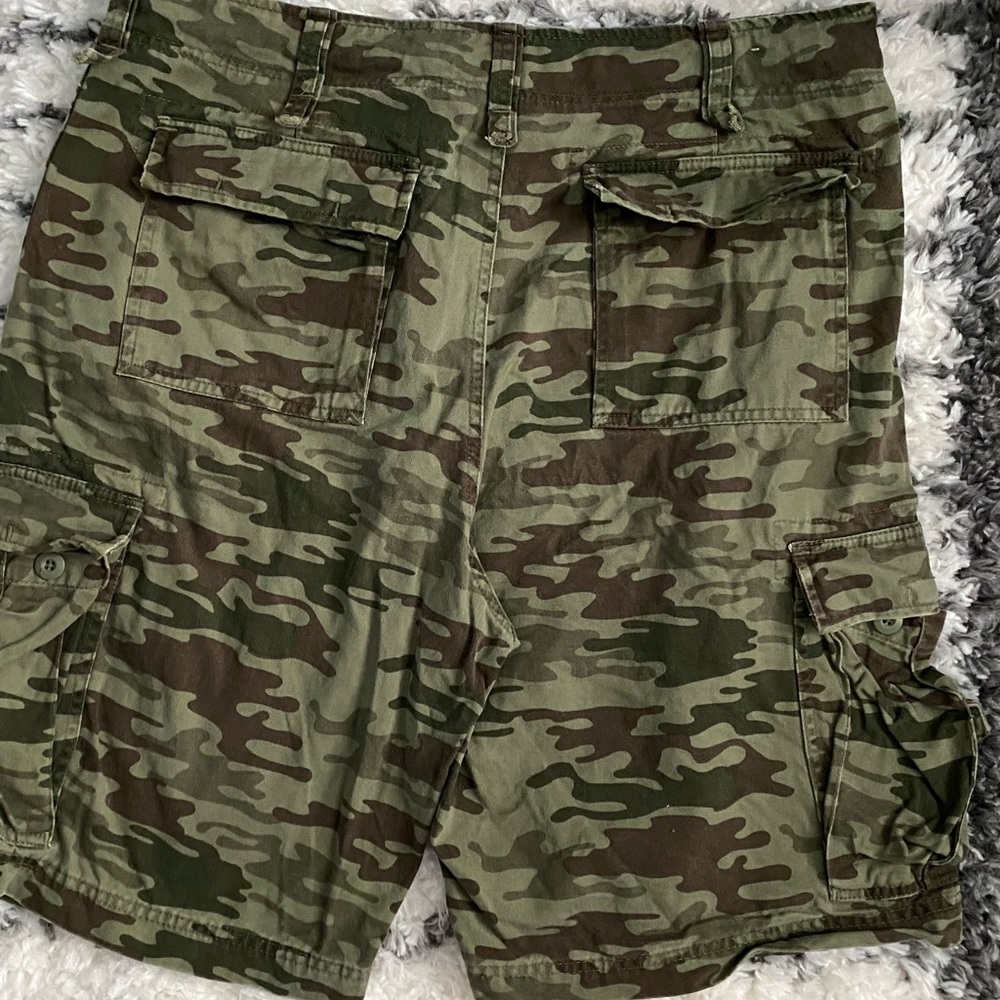 New cargo shorts size 36 - Picture 2 of 5